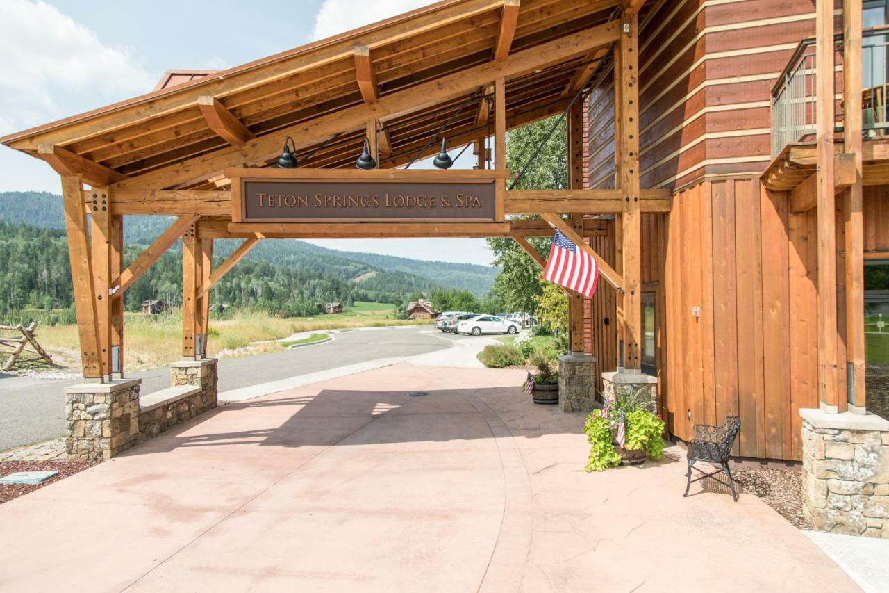 The At Bronze Buffalo Ranch *